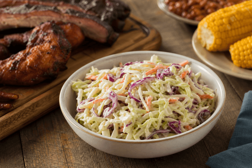 Coleslaw BBQ : crémeux ou vinaigré avec le pulled pork