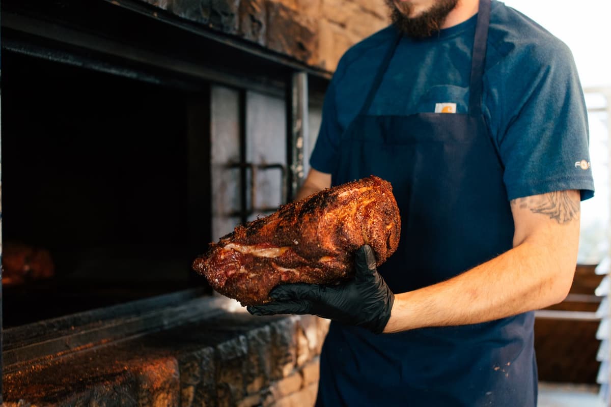 Contrôle de la viande au barbecue